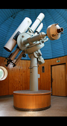 Sestava dalekohledů na montáži