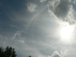 13:58 SELČ, 22˚ halo, dotykový oblouk, parhelium a parhelický kruh