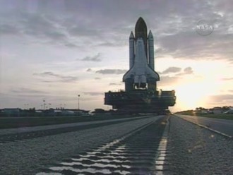 Převoz STS-117 na rampu