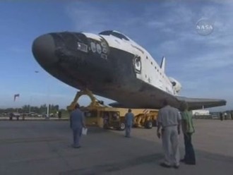 Převoz raketoplánu Endeavour do budovy VAB