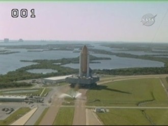Převoz STS-122 na rampu